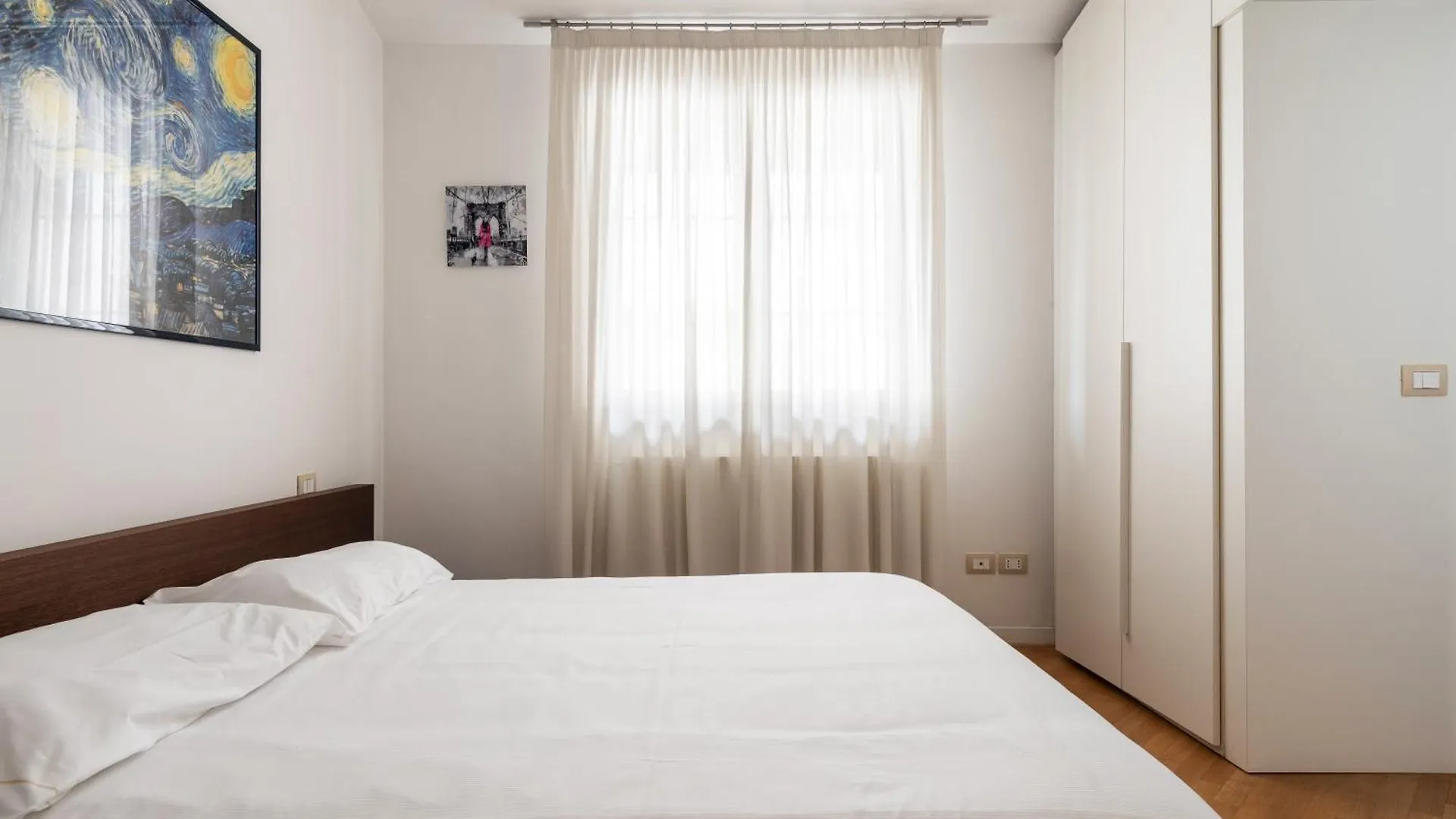 Apartament Ampio E Luminoso Trilocale In Zona Moscova Mediolan