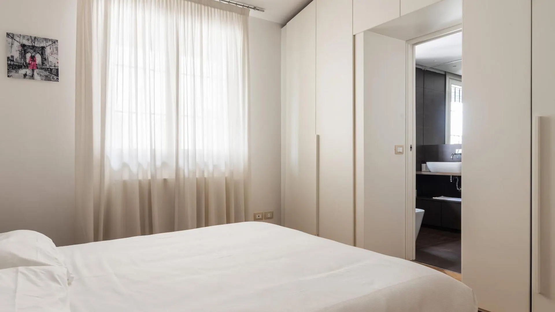 Apartament Ampio E Luminoso Trilocale In Zona Moscova Mediolan