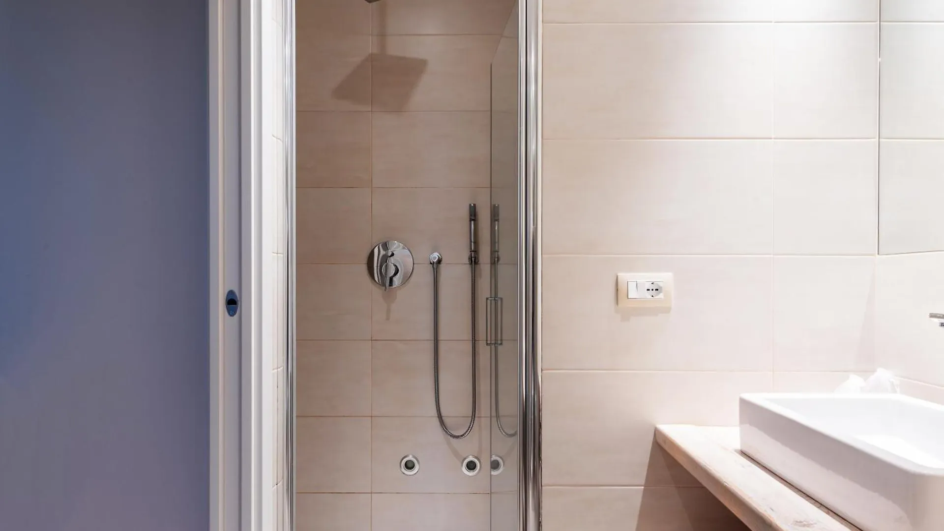 Apartament Ampio E Luminoso Trilocale In Zona Moscova Mediolan Włochy